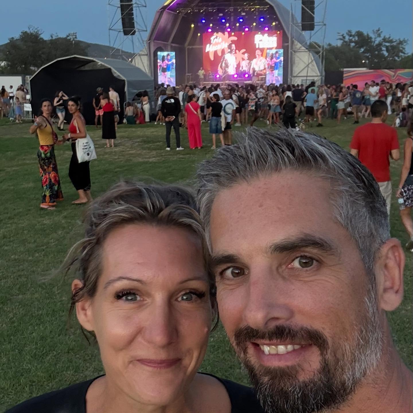 We went to a Brazilian music festival, didn’t dance and came home with two air plants 🤷‍♂️